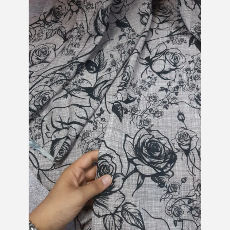 روسری نخ کاستوم طرح گل رخ زمینه طوسی تیره و روشن با گل مشکی